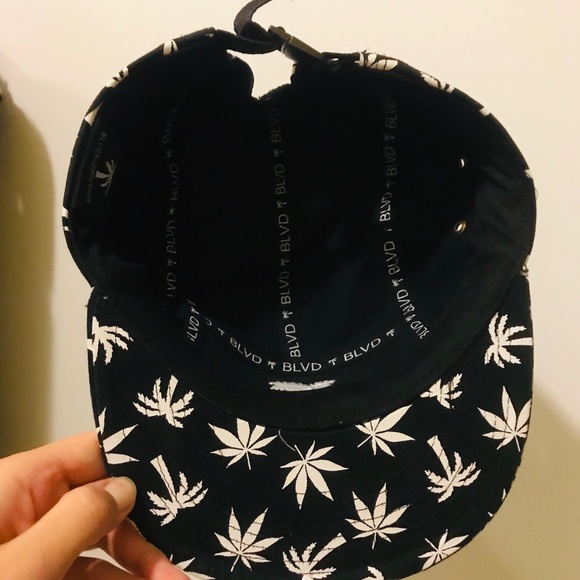 Snapback hat - Picture 4 of 4